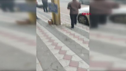 SULTANGAZİ'DEKİ YANGINDA MAHSUR KALANLARI İTAFİYE KURTARDI