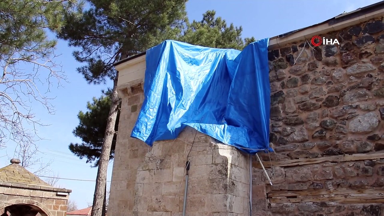 Tam 386 yıllık, 4.Murat'ın yaptırdığı caminin minaresi söküldü