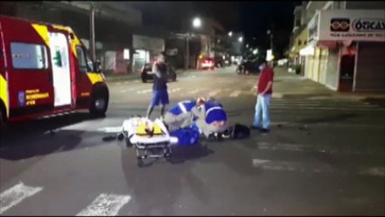 Motociclista fica ferido em colisão com caminhonete