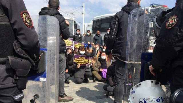 Kadınlar, İstanbul Sözleşmesi için Taksim’de toplandı