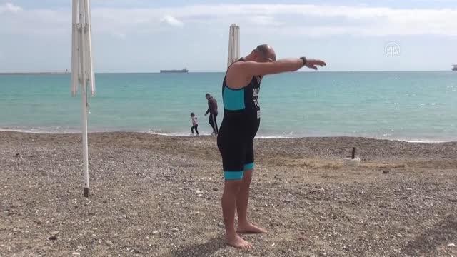 Bedensel ve görme engelli yüzücünün hayali milli takıma girebilmek