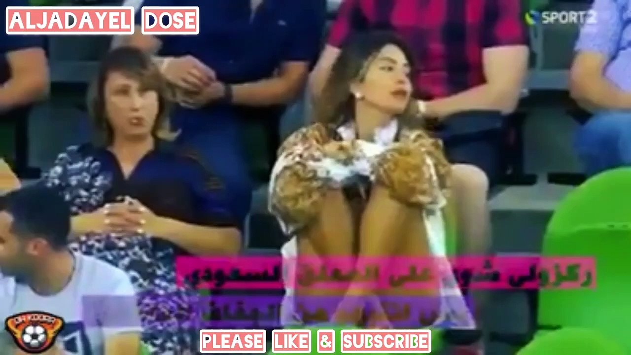 شاهد اجمل المشجعات عِندماْ يتحوُل المُعلق الىّ شاعِر غزلَ وينَسى نفسْه والمفاجأة الشقراء الايطالية____