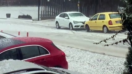 ANKARA - Başkentte dolu yağışı etkili oldu