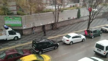 Başkent'te aniden bastıran dolu şehri etkisi altına aldı