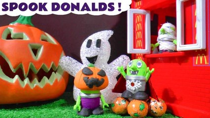 Télécharger la video: Spooky McDonalds with Disney Cars McQueen plus DC Comics and Marvel Avengers and the Funlings in this Family Friendly Full Episode English Toy Story Halloween Video for Kids from Kid Friendly Family Channel Toy Trains 4U