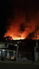 Bomberos lucharon contra incendio en Pérez Zeledón durante cinco horas