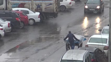 Erzurum ve Kars'ta kar yağışı ve sis etkisini sürdürüyor