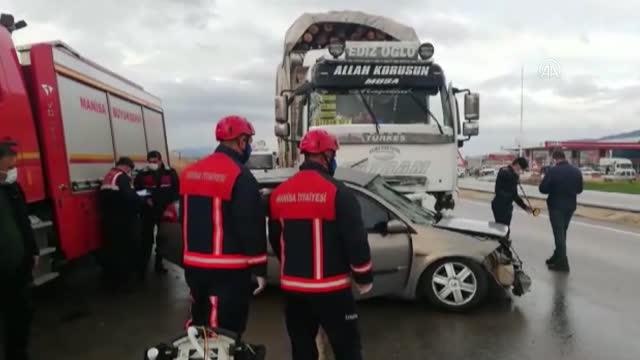 Son Dakika | Otomobille kamyonun çarpışması sonucu 3 kişi öldü, 1 kişi ağır yaralandı