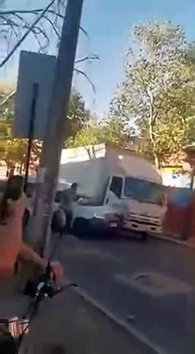 Road Rage: Camionista fica furioso e a coisa fica perigosa