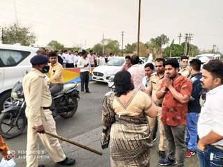 एडीएम की गाड़ी को ओवरटेक किया और पीछे से टक्कर मारी