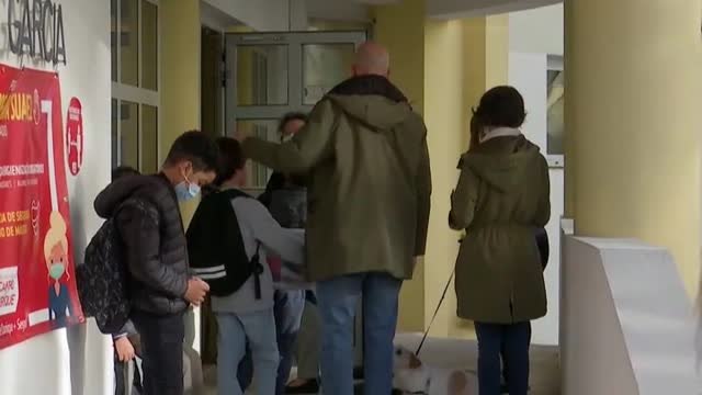 700.000 niños vuelven al colegio en Portugal que levanta el confinamiento