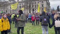 Londra'da Sarah Everard'ın polis tarafından öldürülmesi protesto ediliyor (2)