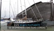 Ventos fortes empurram museu flutuante contra embarcações