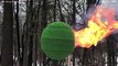 Homem põe fogo em esfera de 42 mil fósforos!