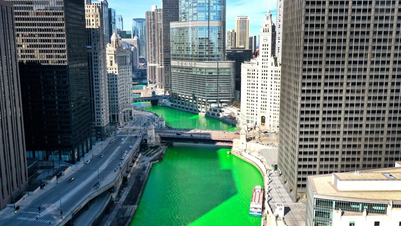 Chicago Mayor Surprises Residents With Green Ri...