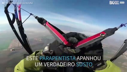 Parapentista perde o controle em pleno voo