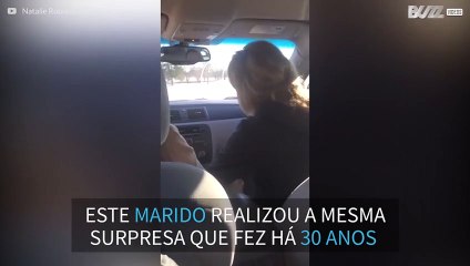 Após 30 anos casada, mulher recebe novo anel de casamento