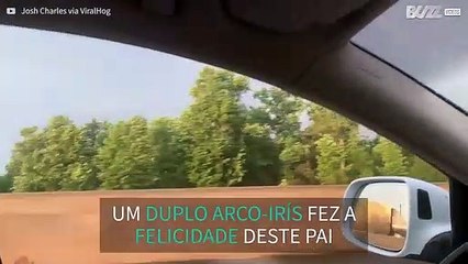 Pai se entusiasma ao ver um duplo arco-íris