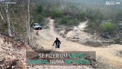 Salto de bicicleta acaba em árvore partida!