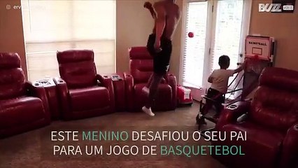 Ex quarterback destroi filho em jogo de basquetebol