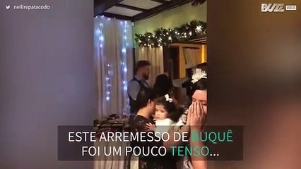 Buquê  da noiva causa tensão em casamento!