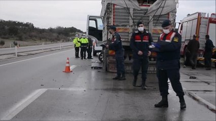 Manisa'da otomobil ile kamyon çarpıştı: 4 ölü