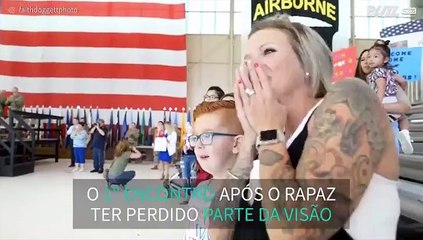 Menino com problemas de visão reencontra pai militar