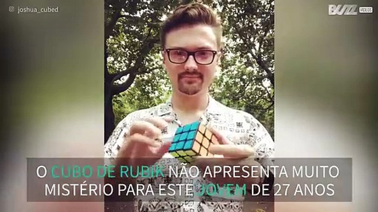 Jovem resolve Cubo de Rubik em 30 segundos