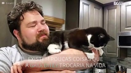 Gata adotada e dono não conseguem viver separados