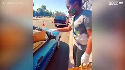 Jovem monta e distribui kits educativos!