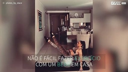 Bebê interrompe sessão de pilates da mãe
