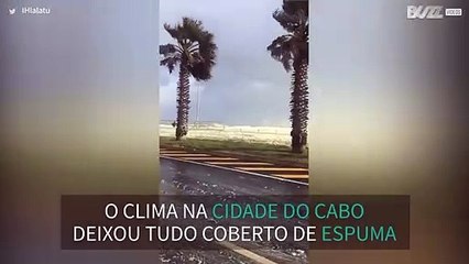 Tempestade deixa as ruas da Cidade do Cabo  cheias de espuma