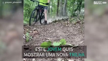 Trilha é muito difícil para jovem ciclista