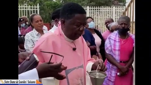 Le Jardin des prières de Notre Dame de Lourdes / Soissons