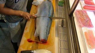 Salmon Cutting Skills 鮭魚切割技能   How to Cut a Salmon for Sashimi