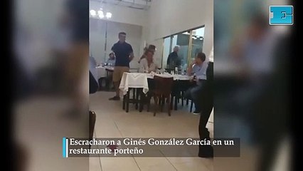 Escracharon a Ginés González García en un restaurante porteño