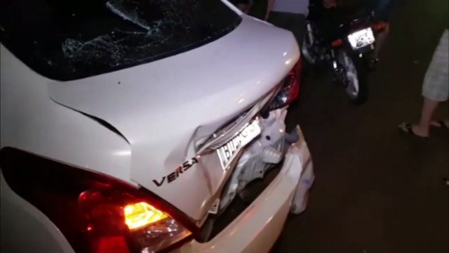 Forte colisão de trânsito entre carro e moto é registrada no Bairro Santo Onofre