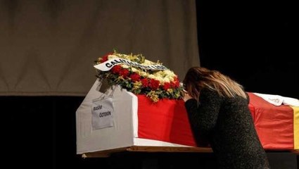 Pelin Öztekin'den vefat eden babası Rasim Öztekin için duygusal paylaşım: Minik kızın bir gecede büyüdü