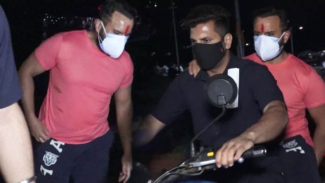 Saif Ali Khan returns from Shooting at Madh Island, Spotted in Mumbai | FilmiBeat