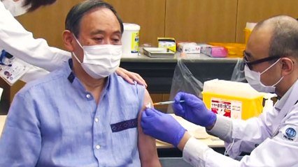 日 스가 총리, 방미 앞두고 백신 접종..."아플 줄 알았는데 안 아팠다" / YTN