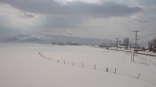 Karlıova beyaza büründü