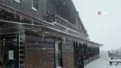 Uludağ'da kar yağışı başladı