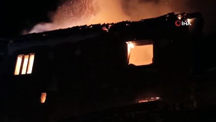 Köy evi alev alev böyle yandı
