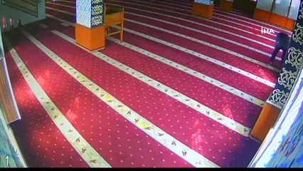 Diyarbakır'da bir acayip hırsızlık: Camiye giren hırsız, ses cihazını kefene sarıp çaldı