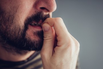 Vous vous rongez les ongles? Ce n'est pas forcément dû au stress...
