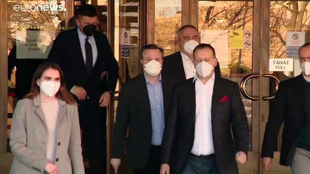 Министр труда ушёл в отставку из-за Спутника V