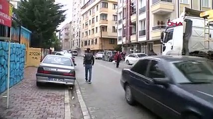 Telefonla konuşurken kapkaça uğradı: O anlar kamerada