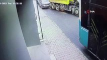 Kağıthane'de yokuş yukarı çıkarken kayan hafriyat kamyonu arkasından gelen otomobile çarptı.