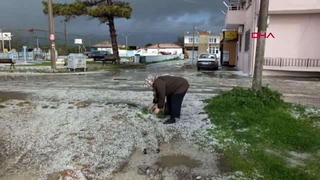 BALIKESİR Burhaniye'de dolu yağdı