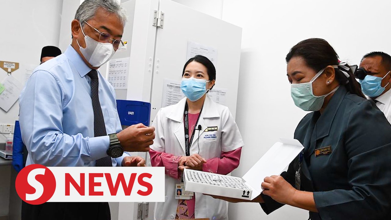 King visits KL Health Clinic vaccination centre